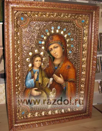 Пресвятая Богородица «Троеручица»